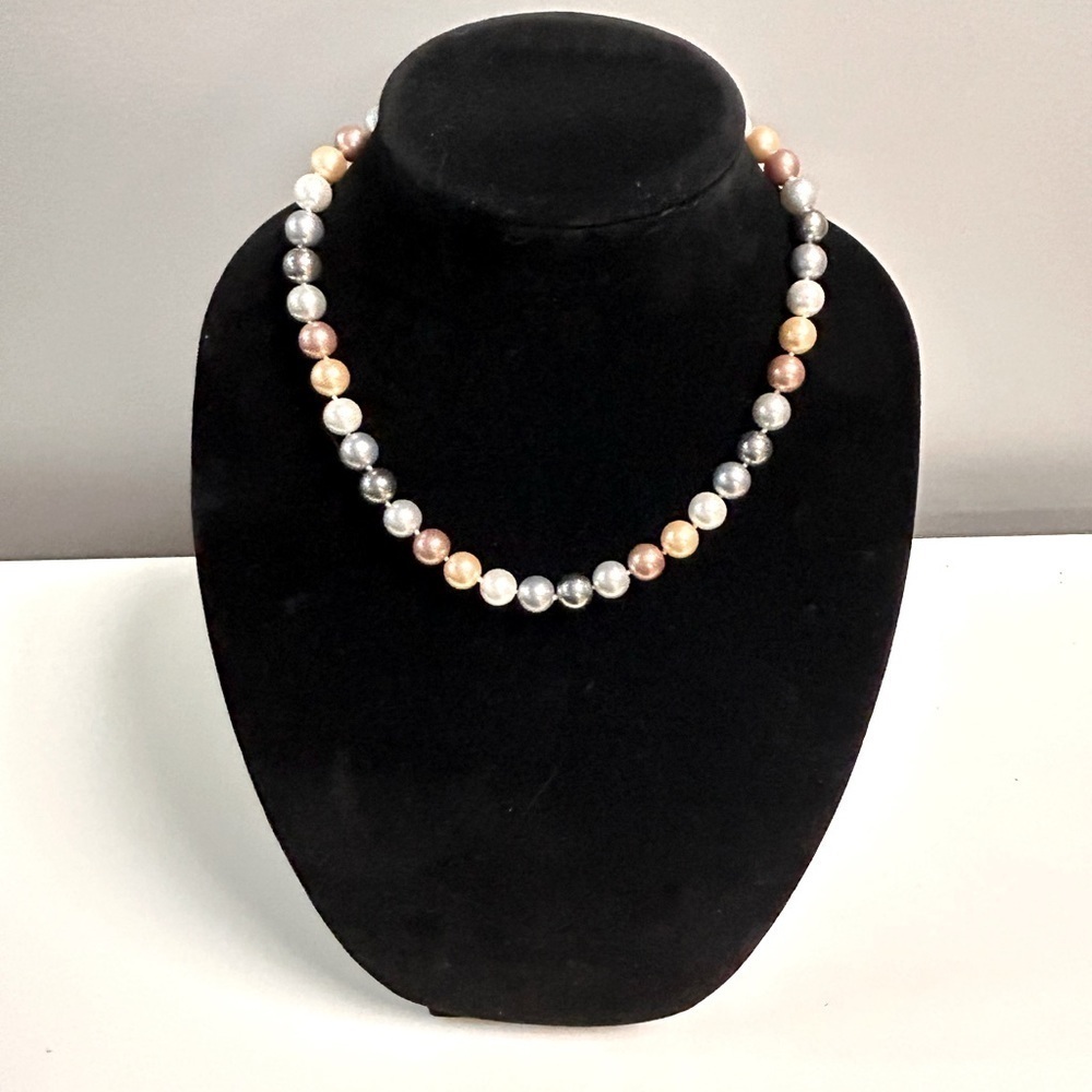 Multi-color faux pearl necklace. An update on this classic pearl style.​​​​​​​​